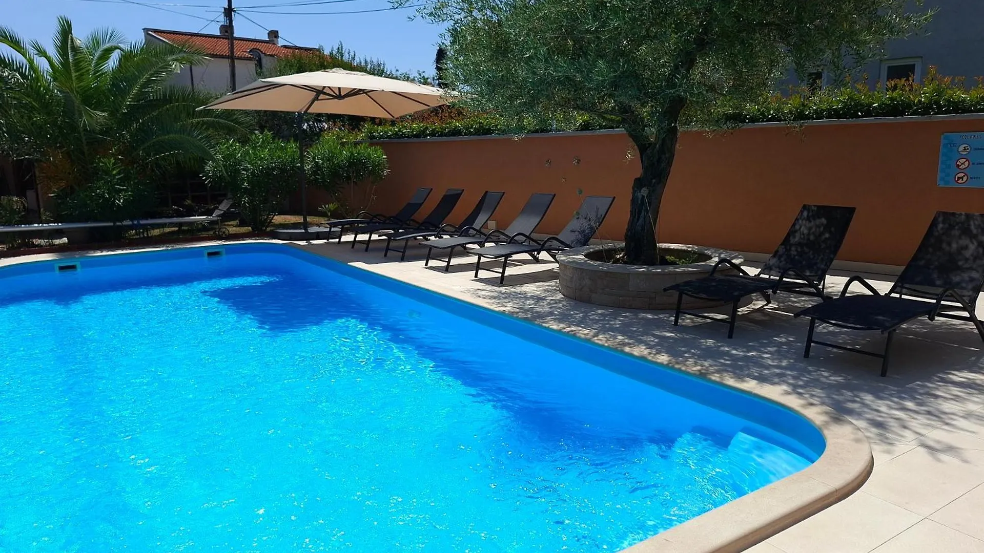 Family Friendly Apartment Oros Medulin, With Pool